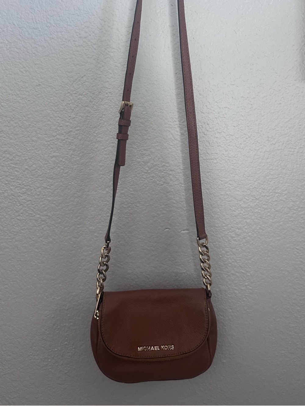 Michael Kors Brown Leather Crossbody with Gold Chain - Picture 2 of 5